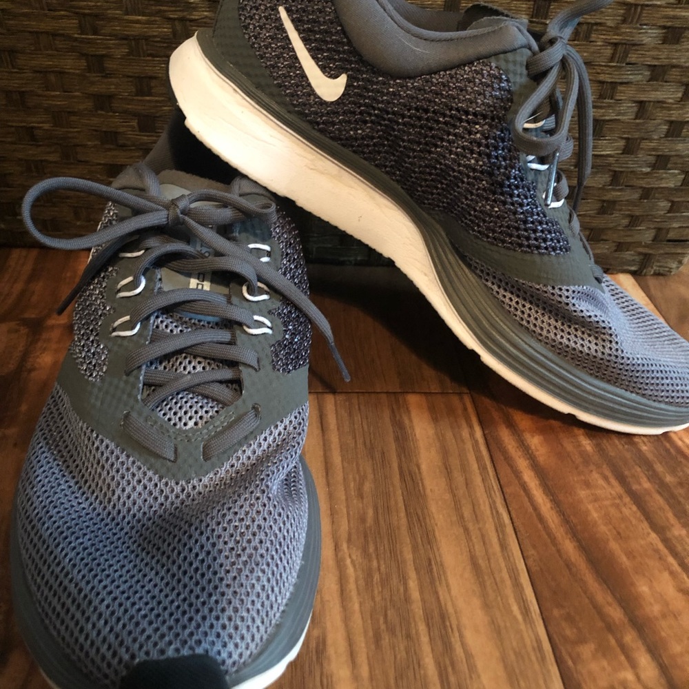 Men’s Nike Zoom Strike grey sz 8